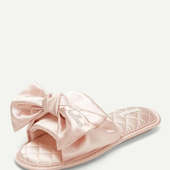 Slippers - Picture 2 of 3